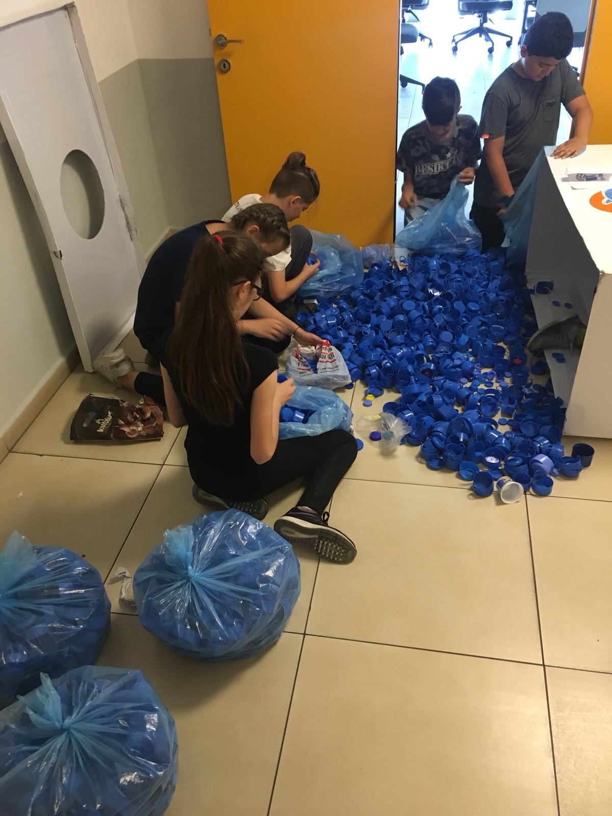 Etkin Kolej | Mavi Kapak Toplama Kampanyası - Etkin Öğrenciler